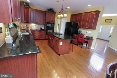 43277 Valiant Dr, Chantilly, VA 20152 - photo 4