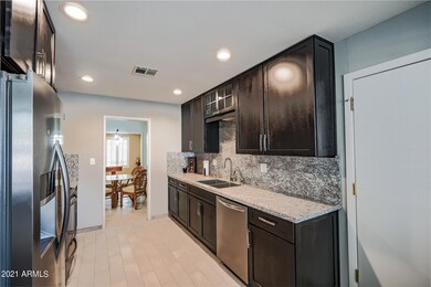 KITCHEN SHOW DINING ENTRY