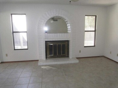 FIREPLACE IN FAMILY ROOM