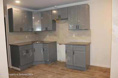 1124 B 1124 Luzerne St unit b, Scranton, PA 18504 - photo 6