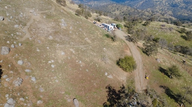 40885 Cornflower Ln, Yokuts Valley, CA 93675 - photo 2