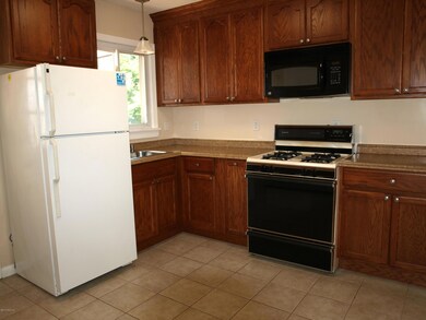 18 Pemberwick Rd unit 1, Greenwich, CT 06831 - photo 2