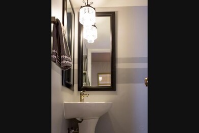 1284fontaine_hall_halfbath-copy.jpg