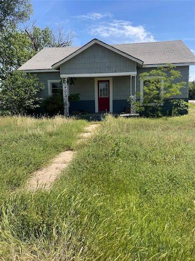 301 E Versa St, Hollis, OK 73550 - photo 2