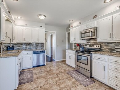 5817 Cheyenne Ct, Warr Acres, OK 73132 - photo 5