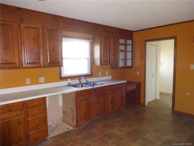 2912 Eastway Dr, Statesville, NC 28625 - photo 6