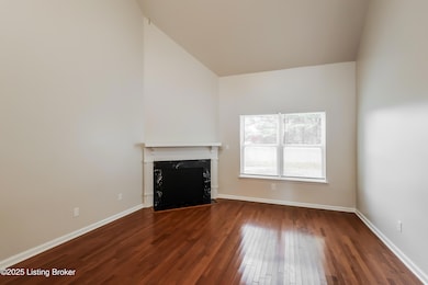 004-photo-living-room-14946224