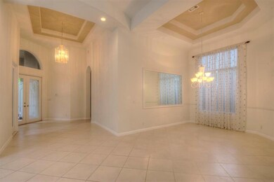 Entranceway& Dinning Room