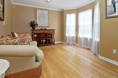 03_10hunterCt_1_LivingRoom_HiRes