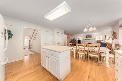 2012 Snow Creek Rd, Naperville, IL 60564 - photo 4