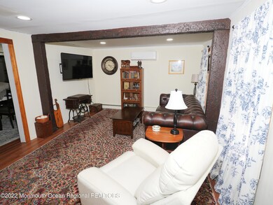 123 Broad Street living room