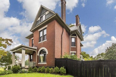 1085 Franklin Ave 34