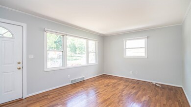 909 Barton Dr, Ann Arbor, MI 48105 - photo 5