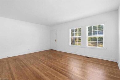 1102 Pennsylvania St, Greensboro, NC 27406 - photo 6