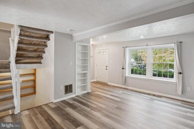 10647 Whiterock Ct, Laurel, MD 20723 - photo 3