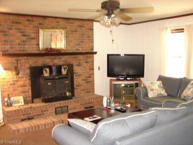 1825 Lantern Dr, Asheboro, NC 27205 - photo 3