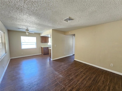 221 NW Jefferson Cir N unit 20, Saint Petersburg, FL 33702 - photo 2