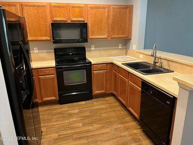 8879 Inlet Bluff Dr, Jacksonville, FL 32216 - photo 3