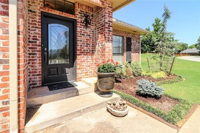 Cute Front Porch and entry.