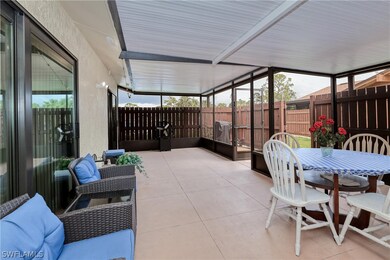 Sunroom / solarium featuring vaulted ceiling
