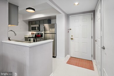 The Charleston unit 816, Arlington, VA 22201 - photo 2