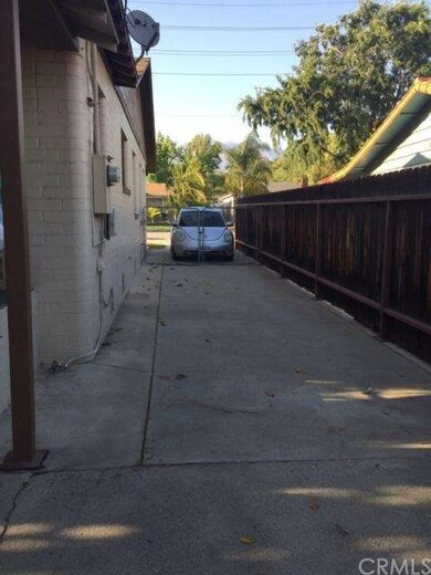 long driveway with possible RV parking