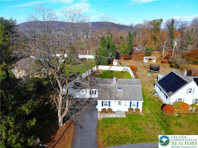 915 Birch Rd, Hellertown, PA 18055 - photo 2