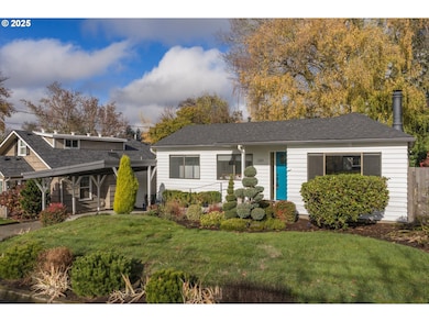 1323 SW Carson St, Portland, OR 97219 - photo 2