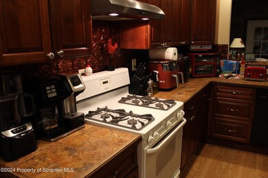 522 Packer St, Avoca, PA 18641 - photo 6