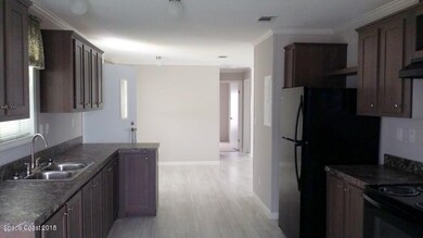 909 Hawthorn Cir, Sebastian, FL 32976 - photo 5