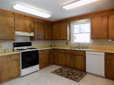 Kitchen Includes Applainces