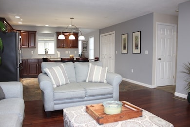 11 Orange St, West Springfield, MA 01089 - photo 4