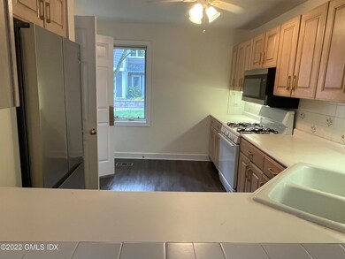 453 E Putnam Ave unit 3D, Cos Cob, CT 06807 - photo 7