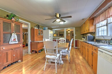 176 Gilliam Ave-21