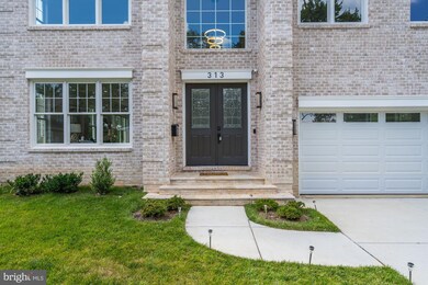 313 George St SW, Vienna, VA 22180 - photo 2