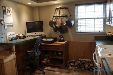 Kitchen Desk/Breakfast Bar