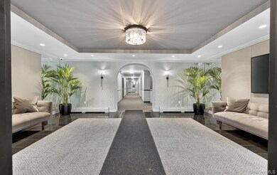 Wellesley Gardens unit 5N, Douglaston, NY 11363 - photo 3