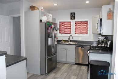 2150 Charlestown Ave, Toledo, OH 43613 - photo 5