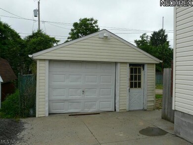 2409 E 33rd St, Lorain, OH 44055 - photo 2