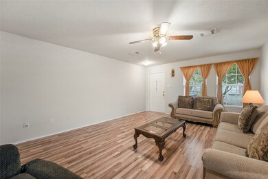 10407 Templeridge Ln, Houston, TX 77075 - photo 6