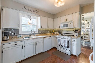 819 W 57th St, Davenport, IA 52806 - photo 6