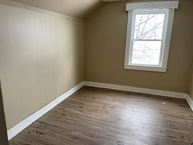 Bedroom (back unit)