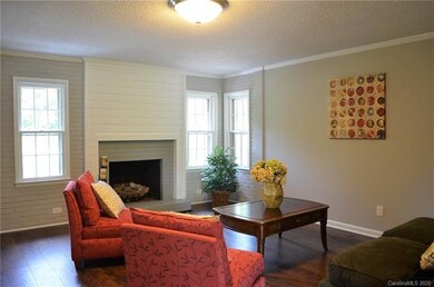 Living Room w/Gas Log Fireplace