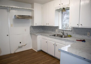 1112 Reed St, Hurst, TX 76053 - photo 5