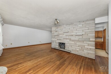 1012 W New York St, Aurora, IL 60506 - photo 4