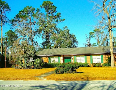 1113 FIELDCREST Roadfront.JPG5