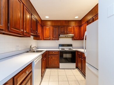 935 Washington St (Facing Back) unit 4, Newton, MA 02460 - photo 5