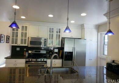 Upgraded kitchen, Glass cabinets, granite counter 