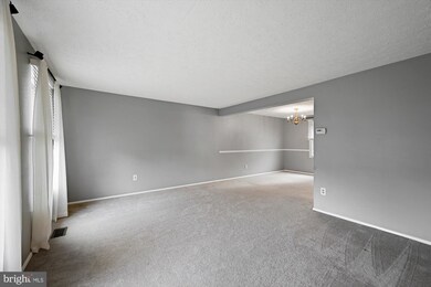 8749 Cardinal Forest Cir, Laurel, MD 20723 - photo 6