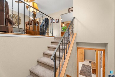 6504 W Oriole Cir, Sioux Falls, SD 57106 - photo 2